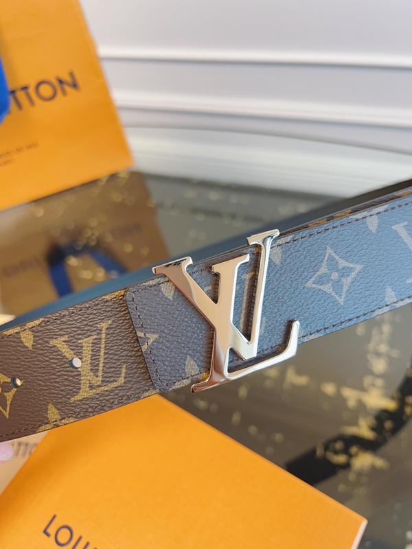 ルイヴィトンベルト背面デザイン